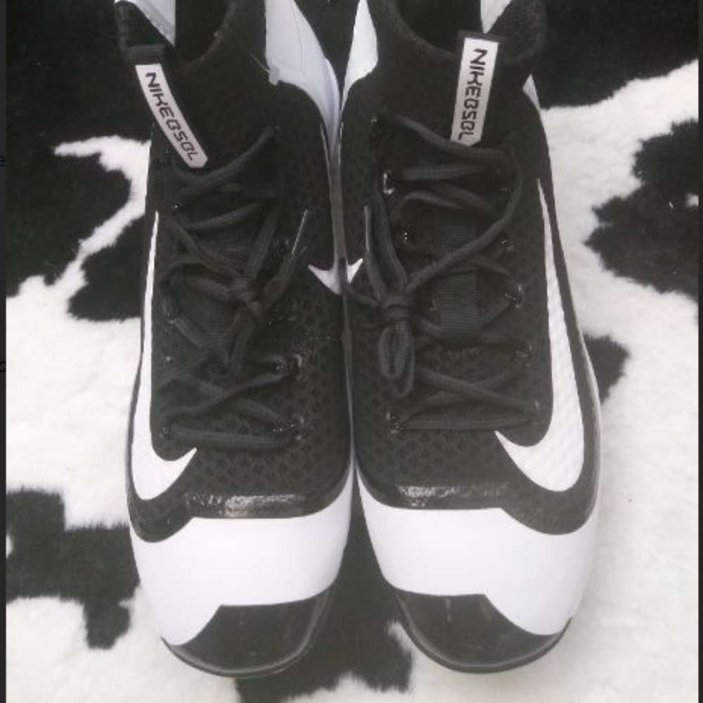 New Nike Mens Ball shoes size 14